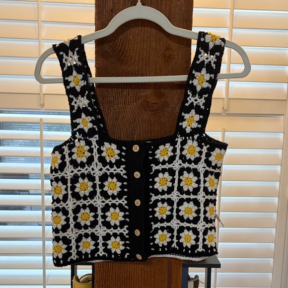 Crochet Floral Top - Black and Yellow sz small - Picture 2 of 4